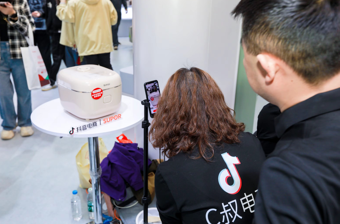 屏幕截图 2025-11-12 103105.png 屏幕截图 2025-11-12 103105.png